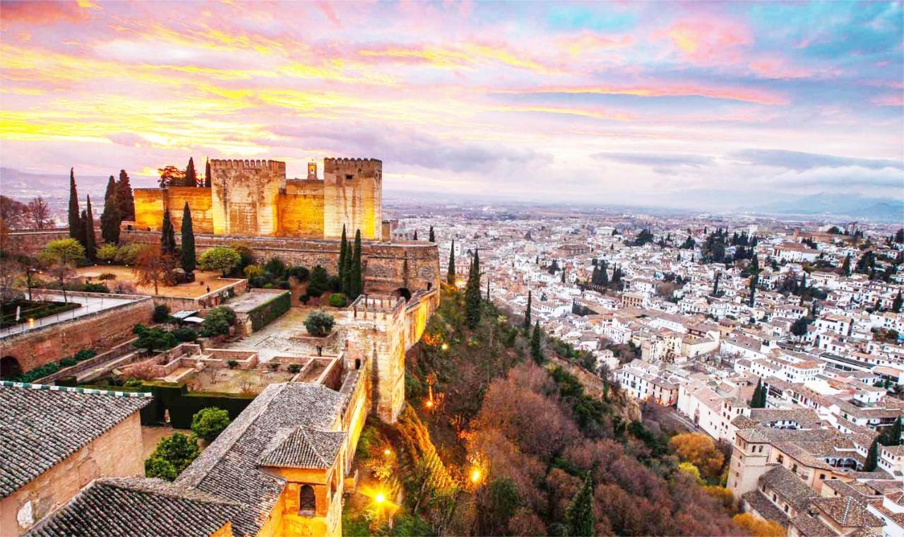 Apartasuite Centro Historico Atico Tranquilo Y Luminoso En El Corazon De Granada Eksteriør bilde
